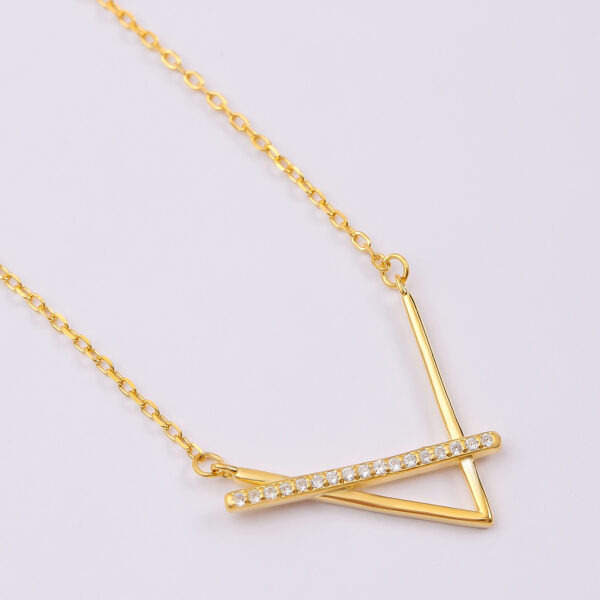 Colier Argint 925 cu Pandantiv Geometric V si Bara cu Zirconii Aurevix 40 cm + Extensie 6 cm